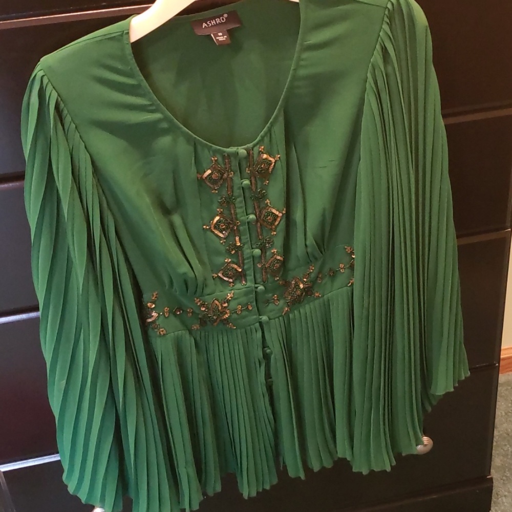 Green shirt with cute Design